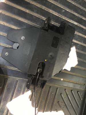 BMW 1-es 3-as e82-81-e90-91-92 alkatrészek maradék