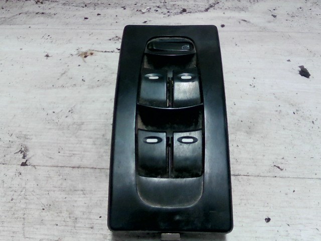 MAHINDRA S5 2007-2009 Bal első ablakemelő kapcsoló 1. kép