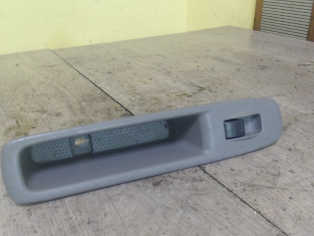 MAZDA DEMIO 98.08-00.05 Jobb első ablakemelő kapcsoló 1. kép