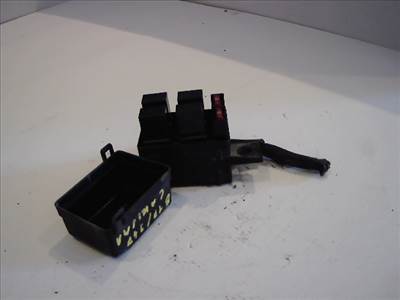 MITSUBISHI CARISMA 95.05-99.07 Biztosítéktábla BCM BSI BSM SAM GEM modul 