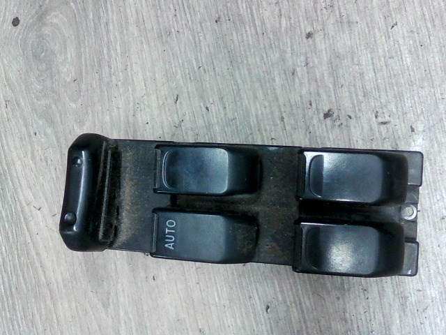 SUZUKI LIANA Bal első ablakemelő kapcsoló 1. kép