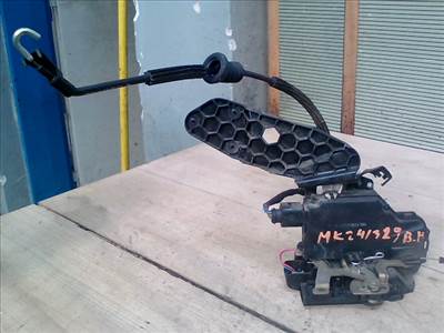 VOLKSWAGEN GOLF IV. Bal hátsó ajtó zárszerkezet központi záras