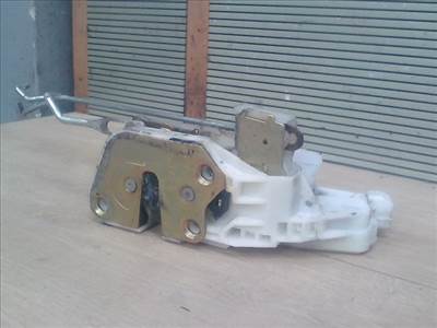 MITSUBISHI COLT 98-03 Jobb első ajtó zárszerkezet központizáras
