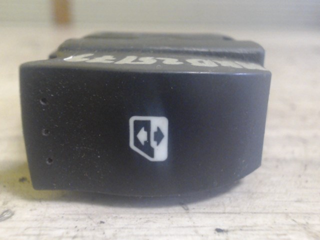 RENAULT LAGUNA 00-05 Jobb hátsó ablakemelő kapcsoló 1. kép