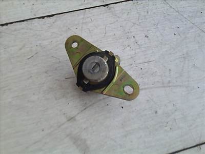 SUZUKI LIANA Csomagtérajtó dugózár