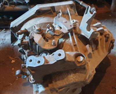 Opel Astra J 2.0 CDTI Váltó F40 A20DTH