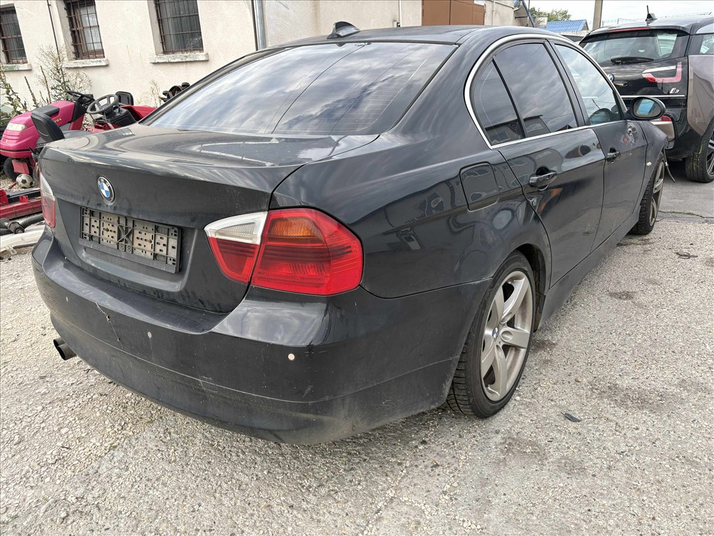 BMW 330 (E90, E91, E92, E93) bontott alkatrészei 3. kép