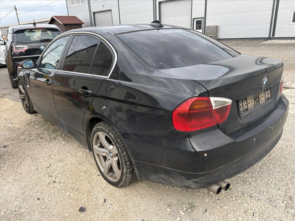BMW 330 (E90, E91, E92, E93) bontott alkatrészei 4. kép