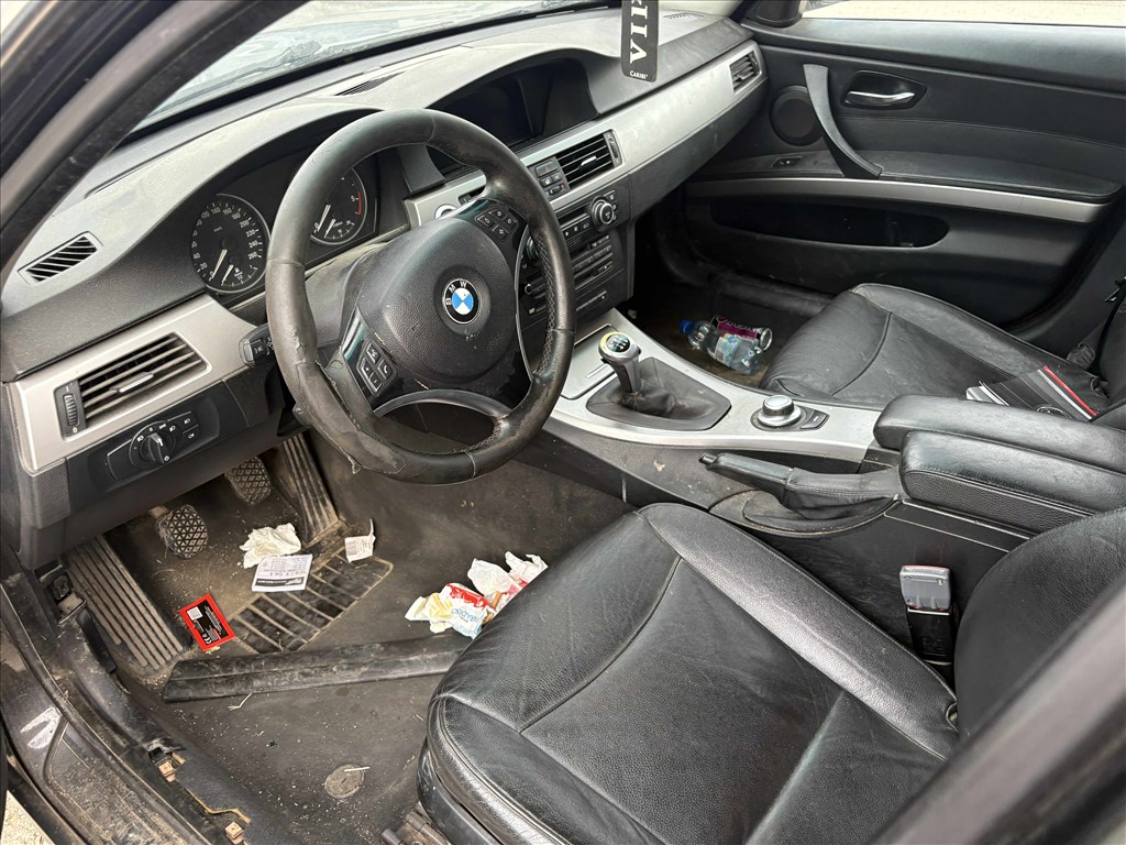 BMW 330 (E90, E91, E92, E93) bontott alkatrészei 5. kép