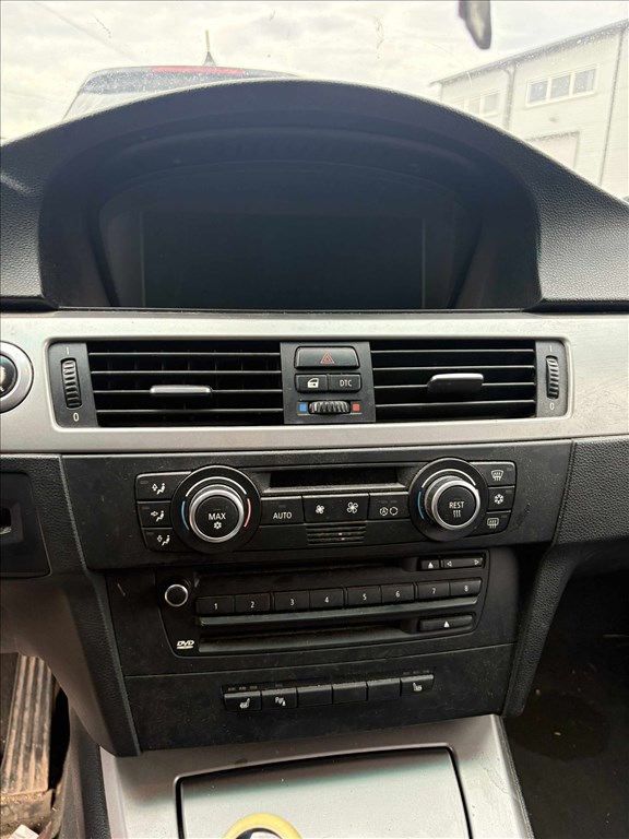 BMW 330 (E90, E91, E92, E93) bontott alkatrészei 6. kép