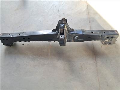 Toyota Auris (E180) 1.6 diesel kereszttartó 