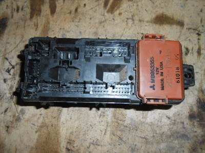 MITSUBISHI CARISMA 95.05-99.07 Biztosítéktábla BCM BSI BSM SAM GEM modul Utastér