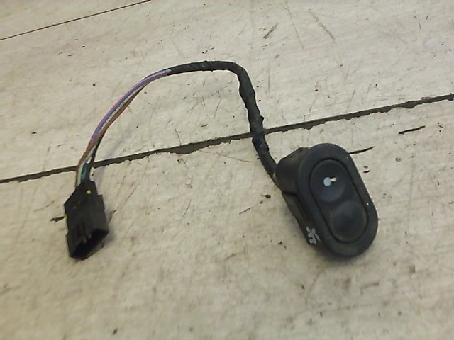 OPEL CORSA B 93-00 Bal első ablakemelő kapcsoló 1. kép