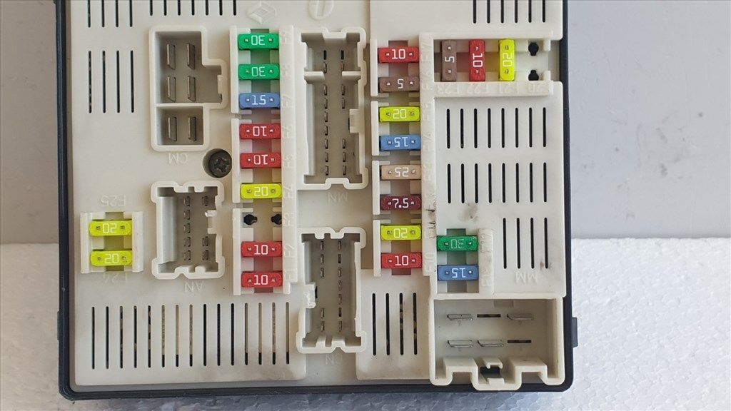 511404 Renault Megane 3, Biztosíték Tábla, 284B60008R-E, USM. 5. kép