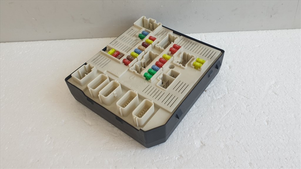 511404 Renault Megane 3, Biztosíték Tábla, 284B60008R-E, USM. 6. kép