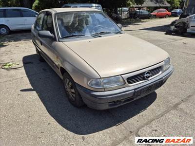 Opel Astra F GL 1.4i első lökhárító komplett 