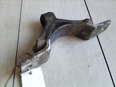 AUDI A8 94.06-02.12 Kipufogó tartó