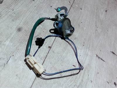 MAZDA PREMACY 99.01-05.10 Csomagtérajtó dugózár