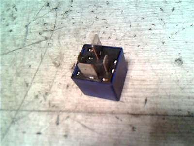 RENAULT Fluence 2013.01.01- Relé