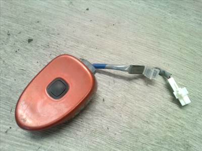 TOYOTA IQ 2009.01.01- Csomagtartó nyitó gomb