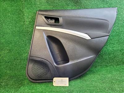 SUZUKI SX4 S-Cross II Jobb hátsó Ajtó Kárpit 8373261M00 8307661m01