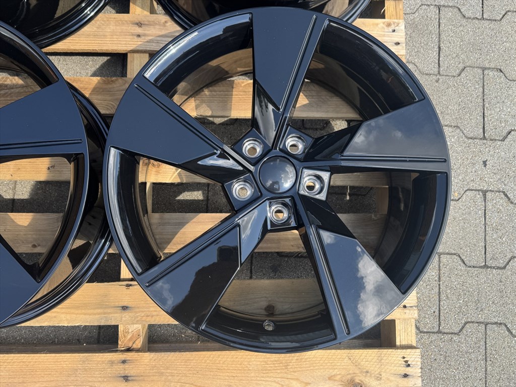 R19 5x112 (57,1) Carbonado Universe BG 8J ET45 új alufelnik skoda vw seat alufelnik felnik 3. kép