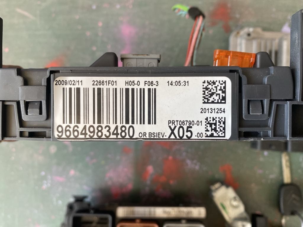 Citroën C3 Picasso C3 1.6 HDI 9H01 ECU szett 9664843780 3. kép