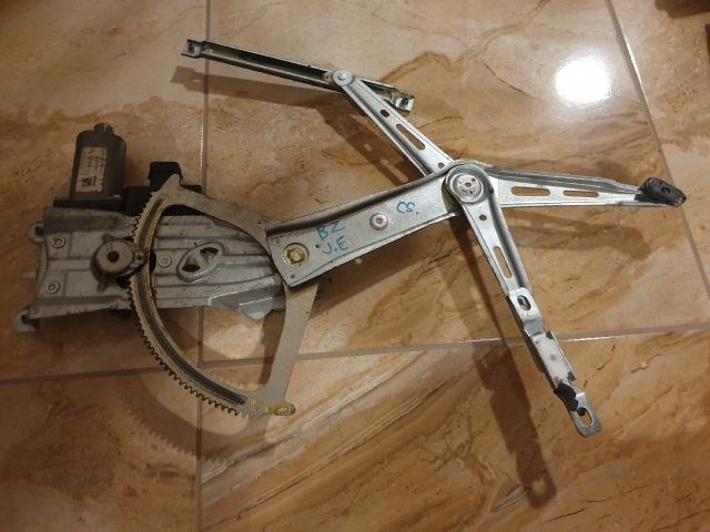 Opel Zafira B Jobb első ablakemelő  13132435 1. kép