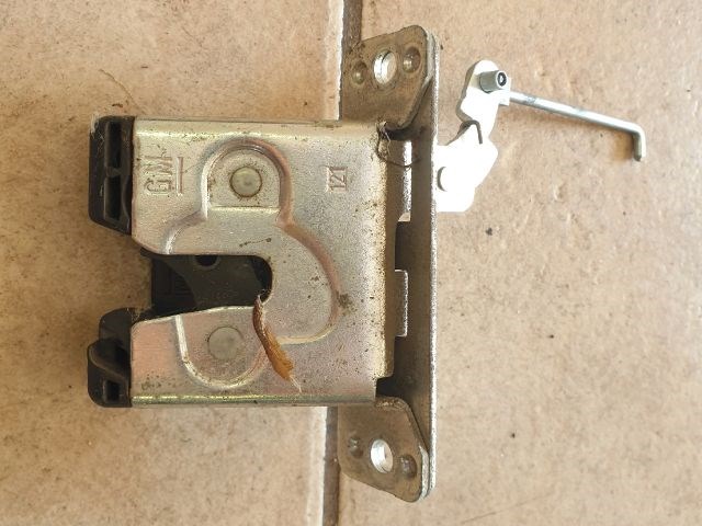 Opel Corsa C Csomagtérajtó zárszerkezet  90534769 1. kép