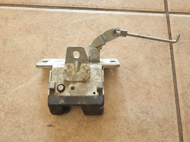 Opel Corsa C Csomagtérajtó zárszerkezet  90534769 2. kép