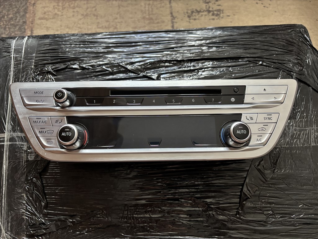 BMW 7-es sorozat G11/G12 fűtés klíma vezérlő panel 6822774 1. kép