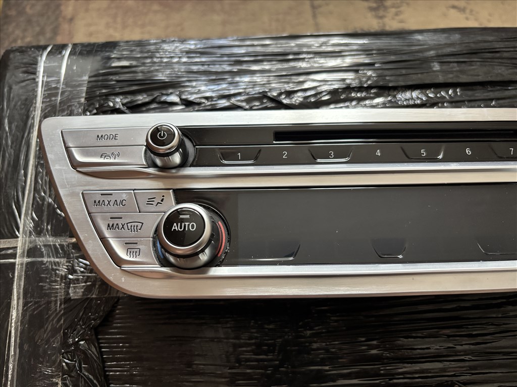 BMW 7-es sorozat G11/G12 fűtés klíma vezérlő panel 6822774 2. kép