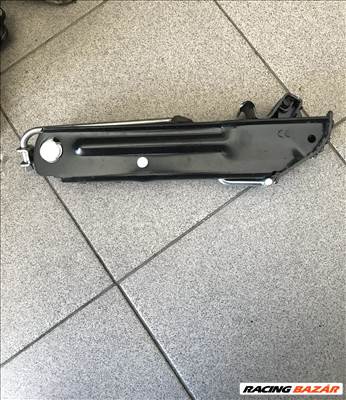 Volkswagen Passat B7 Variant _ emelő 3c0011031b