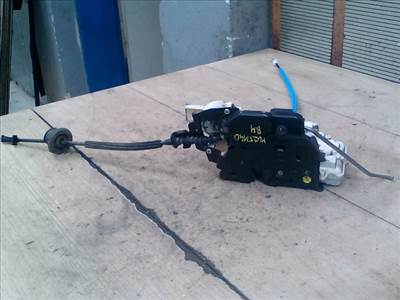 AUDI A8 2003.01.01-2010.02.28 Bal hátsó ajtó zárszerkezet központi záras