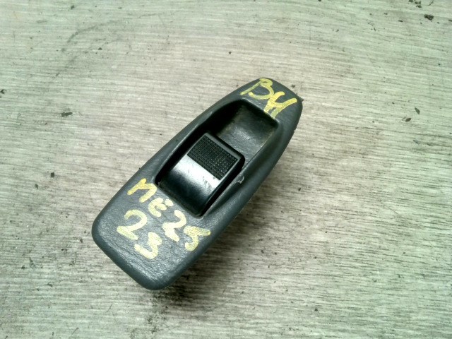 MAZDA PREMACY 99.01-05.10 Bal hátsó ablakemelő kapcsoló 1. kép