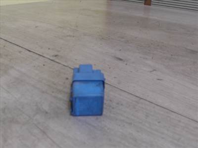 NISSAN PRIMERA P11 96.10-99.09 Relé