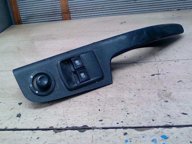 RENAULT Trafic 2014.05.01-2021.11.01 Bal első ablakemelő kapcsoló 1. kép