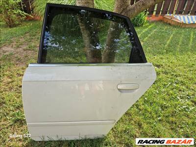 Audi A4 (B6/B7) Bal hátsó ajtó 
