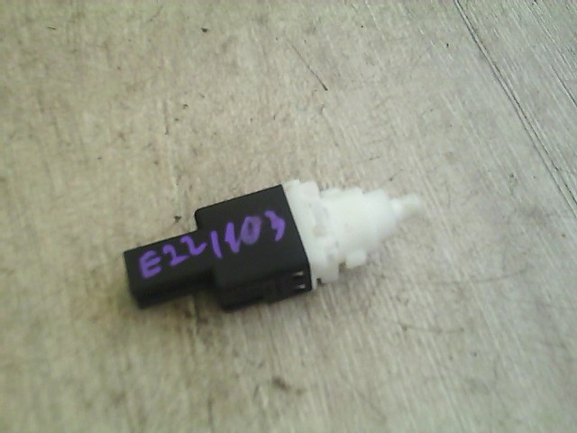 ALFA ROMEO ROMEO 147 00.10-04.10 Féklámpa pedál kapcsoló 1. kép