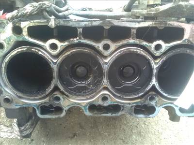 FORD FOCUS 04- Motor, diesel fűzött blokk hengerfej nélkül