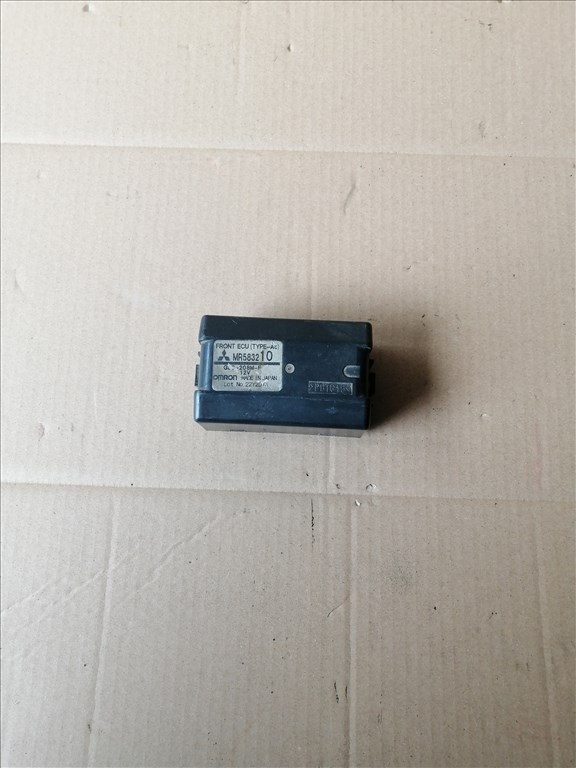 Mitsubishi Pajero III Első Vezérlő relé  mr583210 1. kép