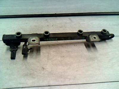 NISSAN PICKUP 1985.09-1998.02 Injektor befecskendező híd 
