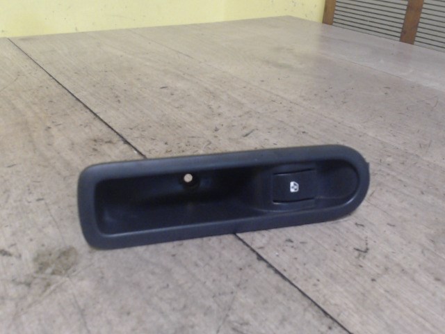 RENAULT SCENIC 03-06 Bal hátsó ablakemelő kapcsoló 1. kép