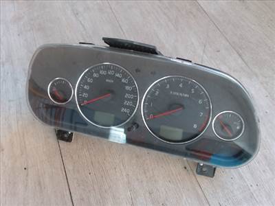 VOLVO V40 Kilóméteróra