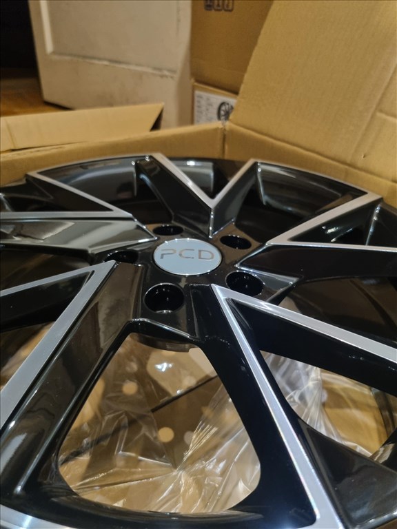  5x114.3 lyukosztású 7JJ 17" új alufelni 2. kép