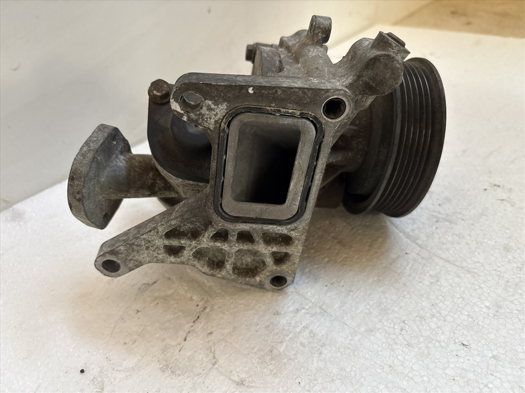 Opel Astra J 2009-2015 Vízpumpa   B16DTL  4. kép