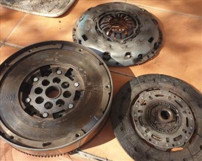 Opel Astra J 1.7 CDTI Lendkerék szett kuplunggal A17dts A17dtr 55570195