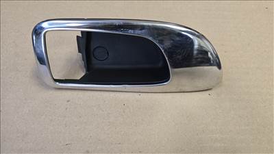 Mazda 6 (1st gen) jobb hátsó króm belső kilincs keret