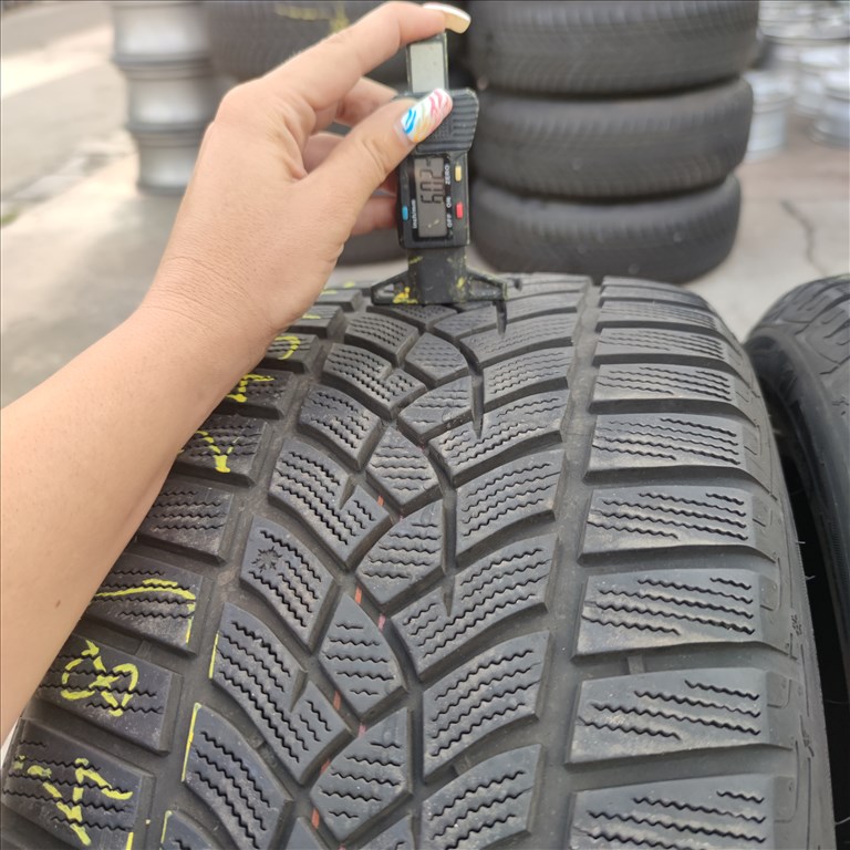  245/45 R18 Goodyear téli gumi 100000ft a 4db/48/ 1. kép