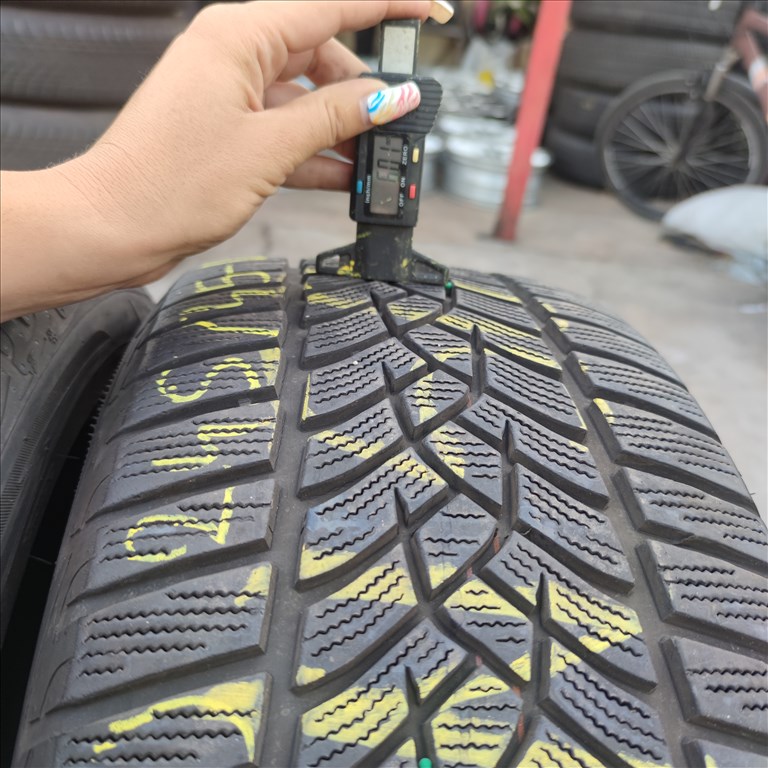  245/45 R18 Goodyear téli gumi 100000ft a 4db/48/ 4. kép